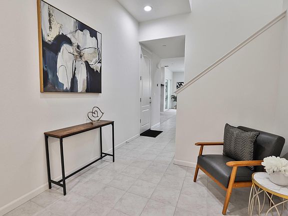 4th image of 2111 Nora Dr