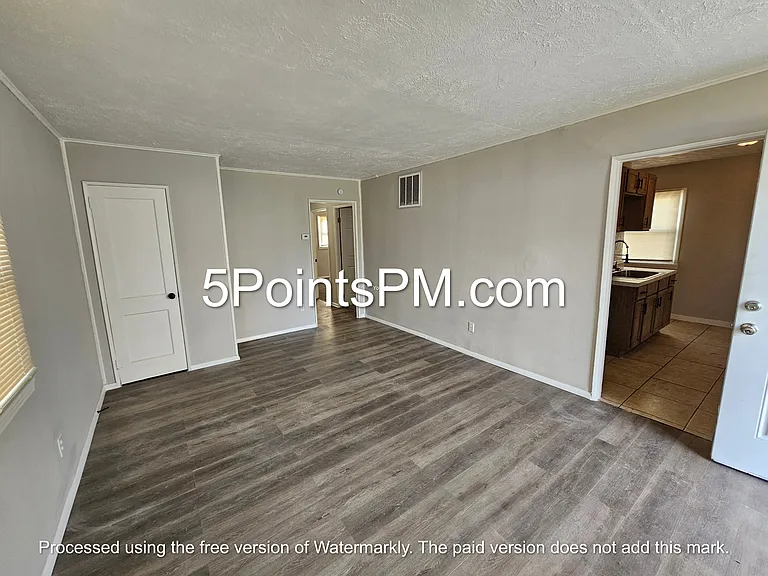 4332 E 143rd St — Photo 12