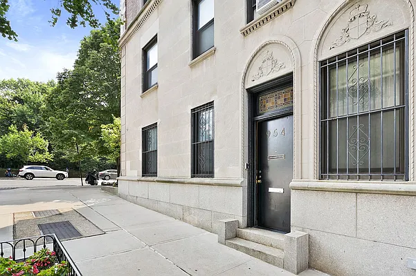 Sold by Corcoran | media 24