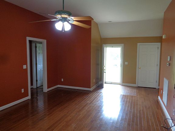 3rd image of 36 Red Oak Trl