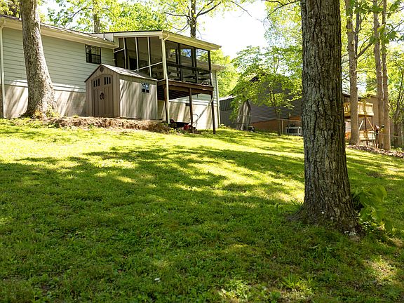 2nd image of 1822 Winding Way Dr