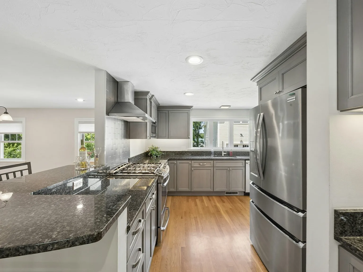 4 bed, 2100 sqft, $5,500 — Photo 3