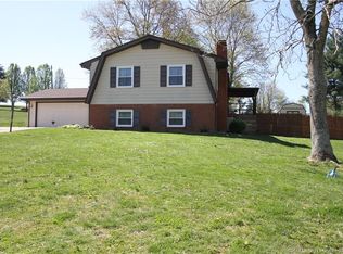 102 E Macon Ave, Salem, IN 47167