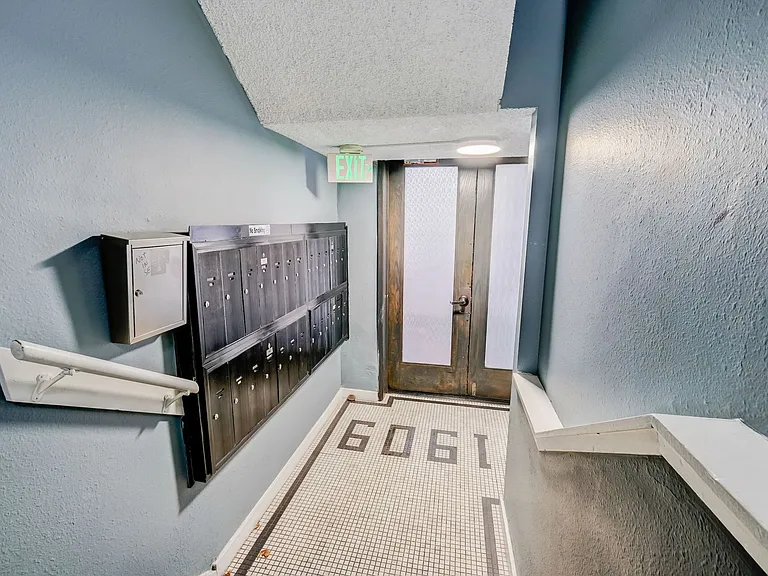 Clairemont Apartments — Photo 9