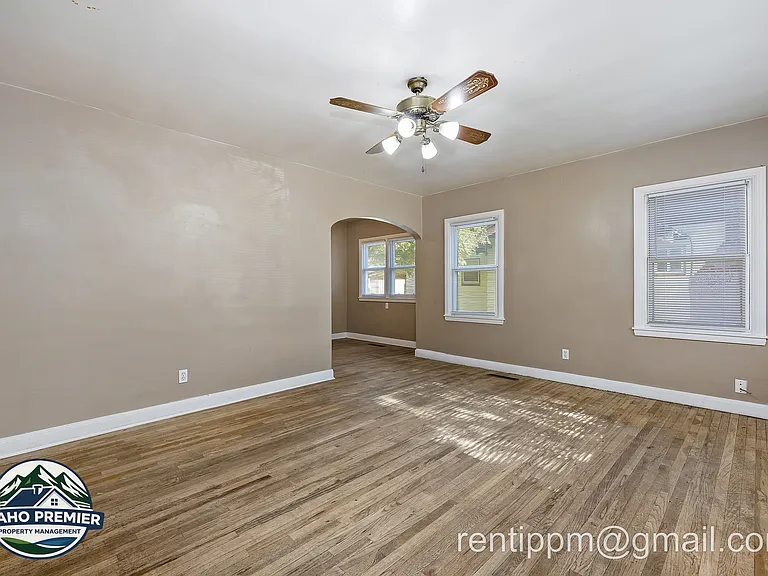 211 Walnut St — Photo 4