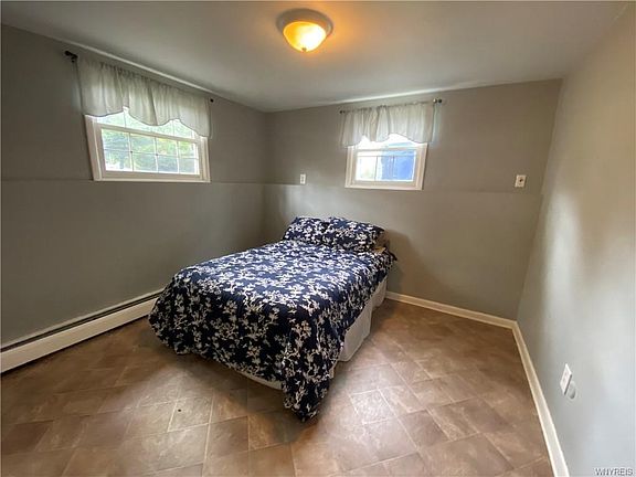 3rd image of 61 Millbrook Dr