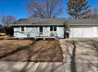 303 S Elm St, Elk Point, SD 57025