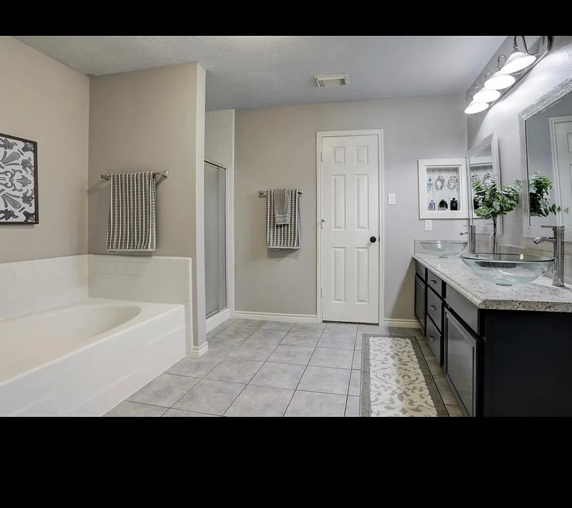 3 bed, 1735 sqft, $2,395 — Photo 2