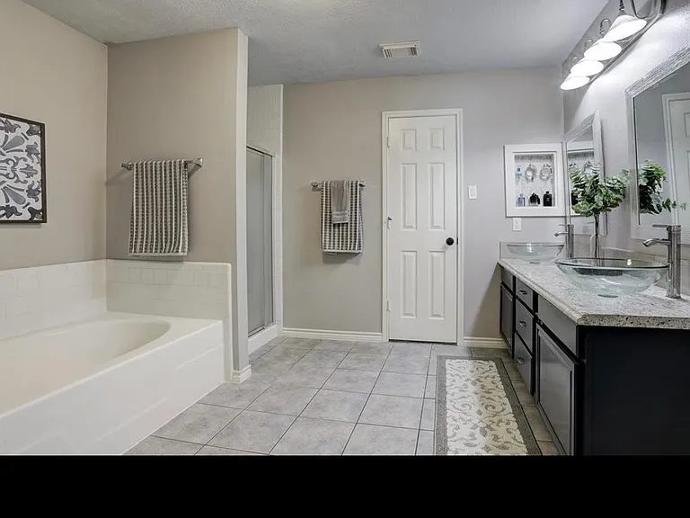 4508 Stonebridge Dr — Photo 2