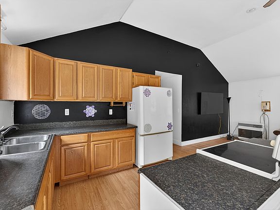 3rd image of 13 Carey Lane