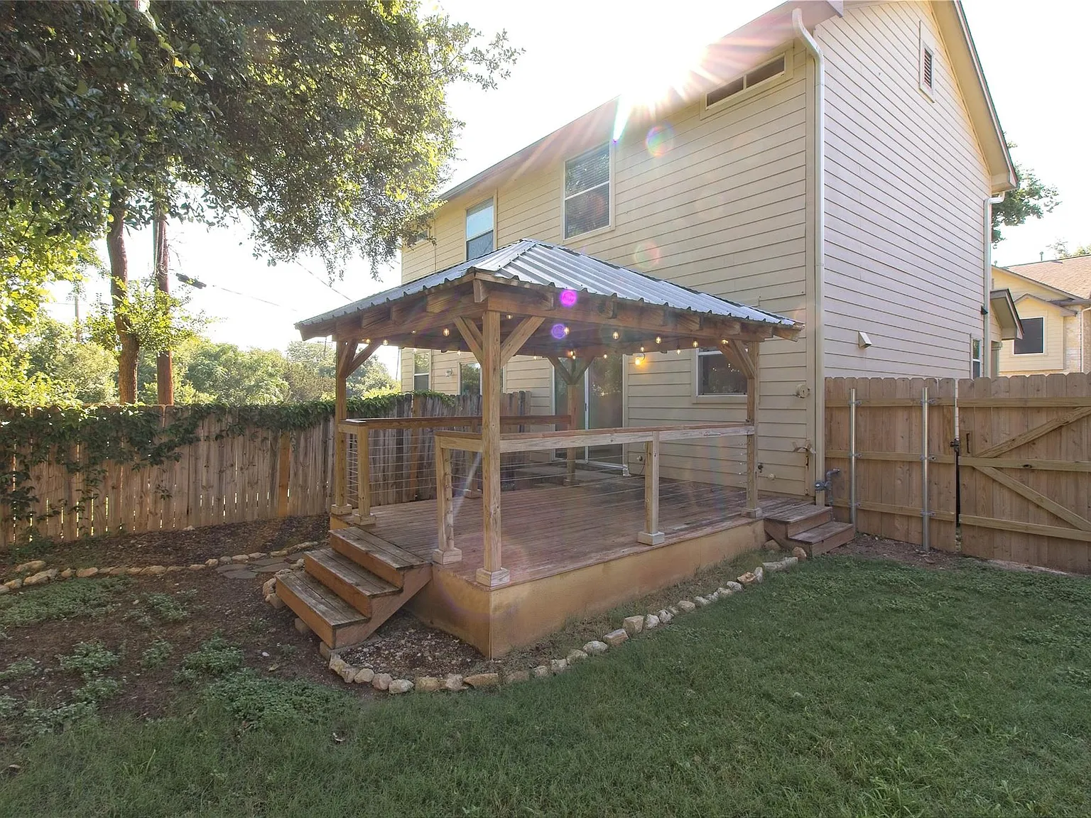2 bed, 2.5 bath, 1100 sqft, $1,495 — Photo 2