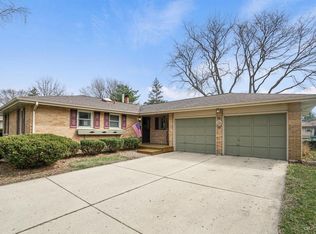 987 Ruth Dr, Elgin, IL 60123