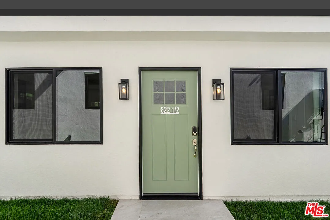 2 bed, 2.0 bath, 892 sqft, $4,700 — Photo 2
