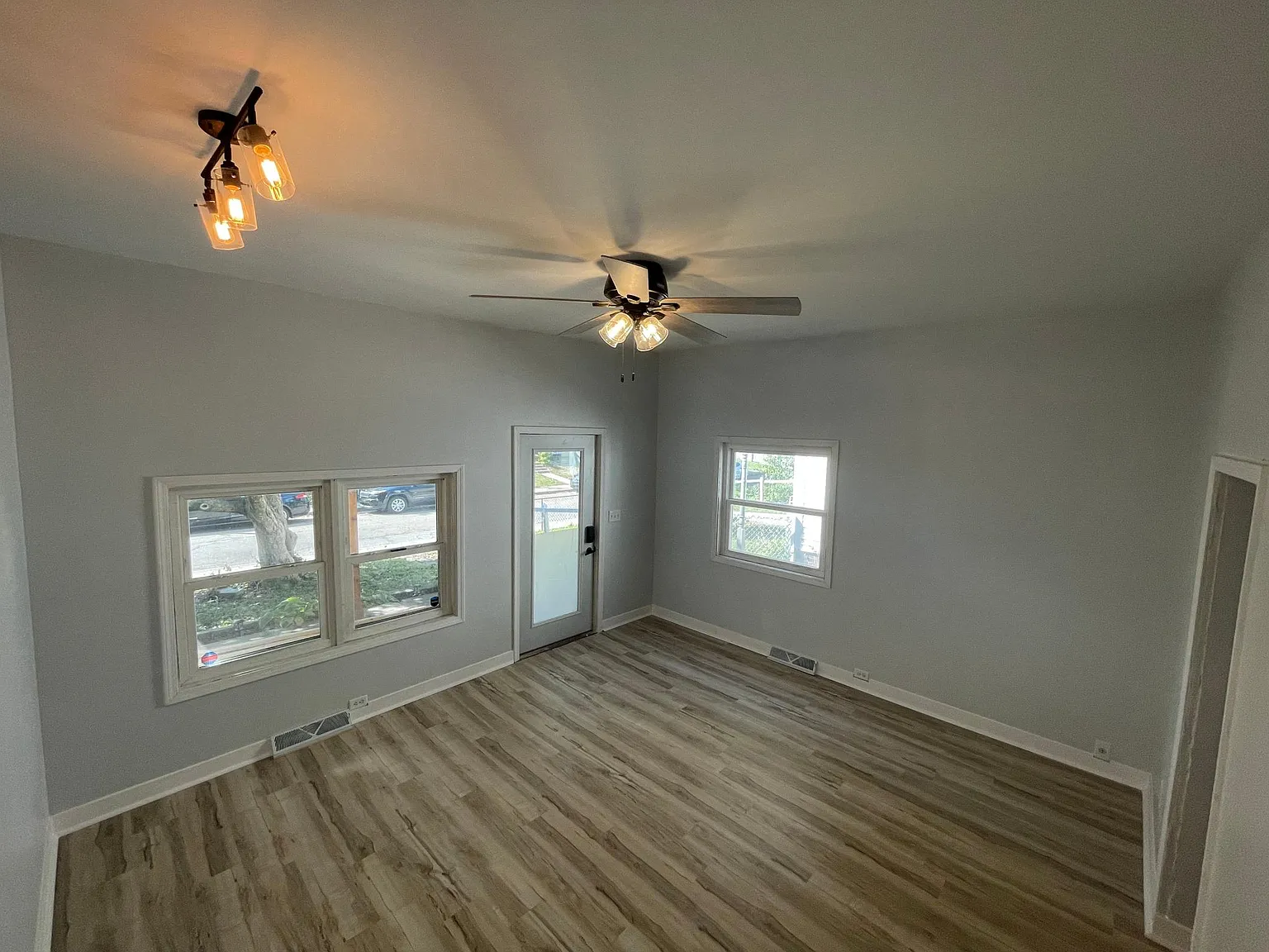 2 bed, 1400 sqft, $1,500 — Photo 3