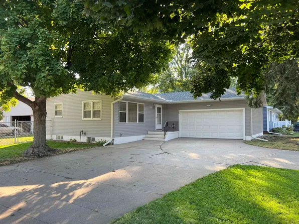 1319 W 14th St, Hastings, NE 68901