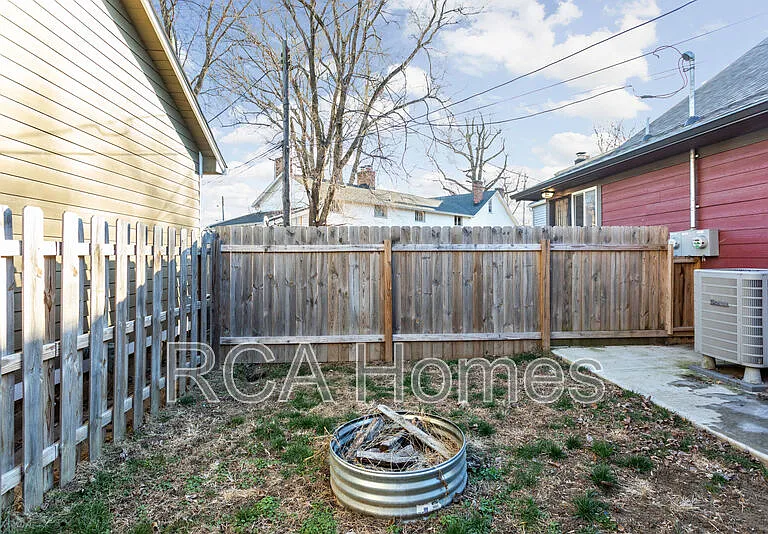 1006 Palmer St — Photo 13