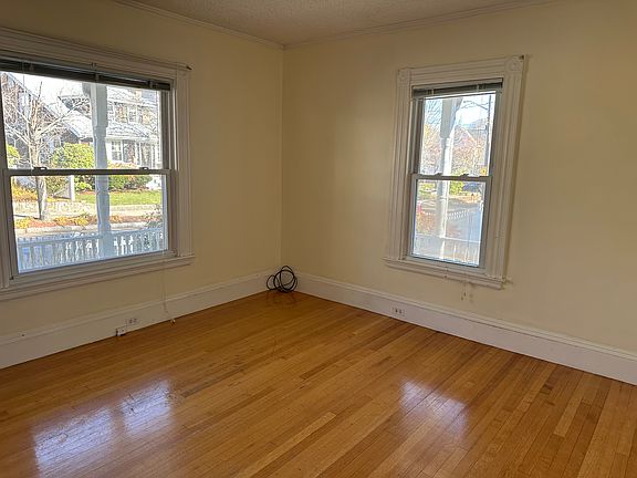 2nd image of 90 Russell St #90