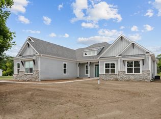 2907 Pioneer Oaks Dr, Ringwood, IL 60072