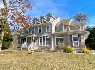 27 Holmes Ave, Eastport, NY 11941