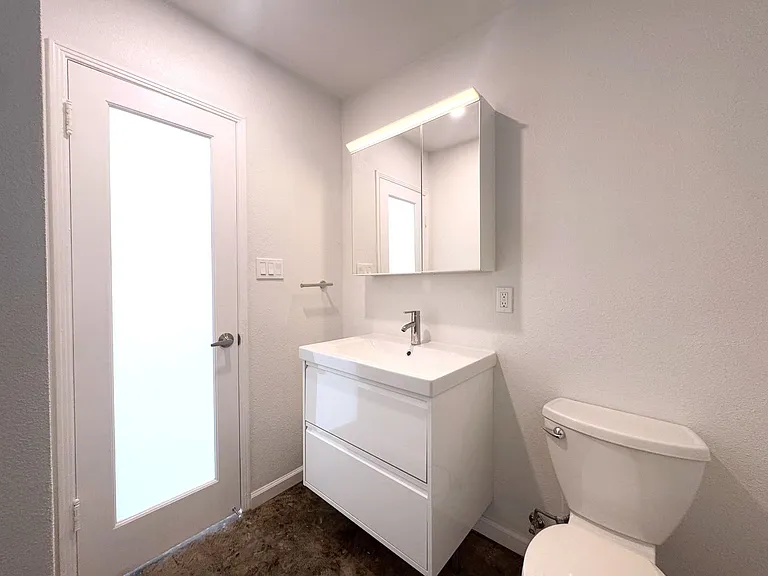 700 N Riverside Dr #4 — Photo 10