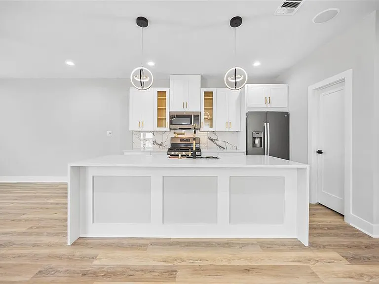 2446 Carmel St #B — Photo 5