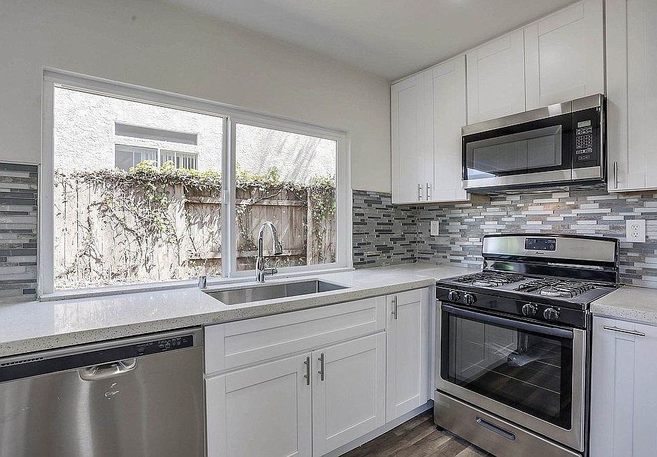 2nd image of 1252 Woodview Dr