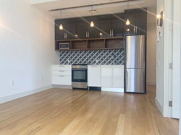 4th image of 41-21 28th St #11Q