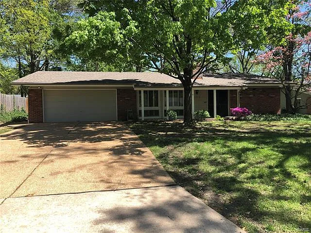 1558 Voltaire Dr photo 1