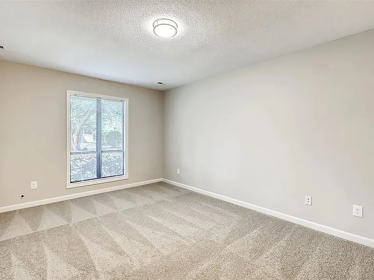 224 Clancy Cir — Photo 15