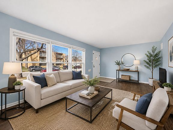 4th image of 74 W 140th St