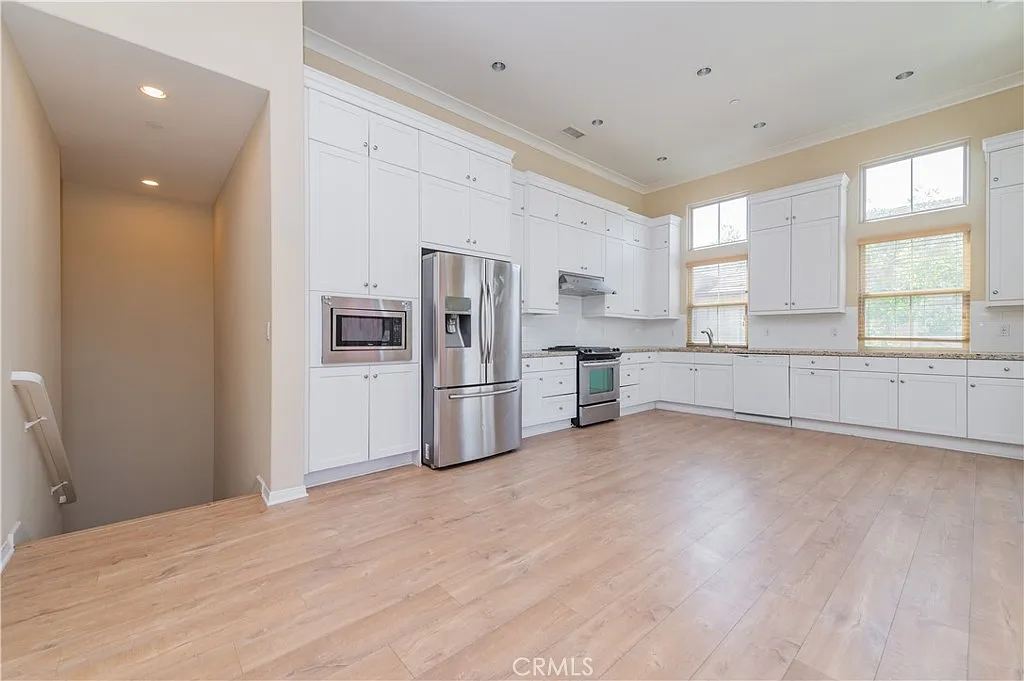 2 bed, 1378 sqft, $4,000 — Photo 2
