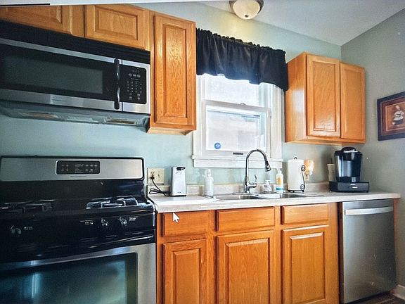 4th image of 1227 Margaret St