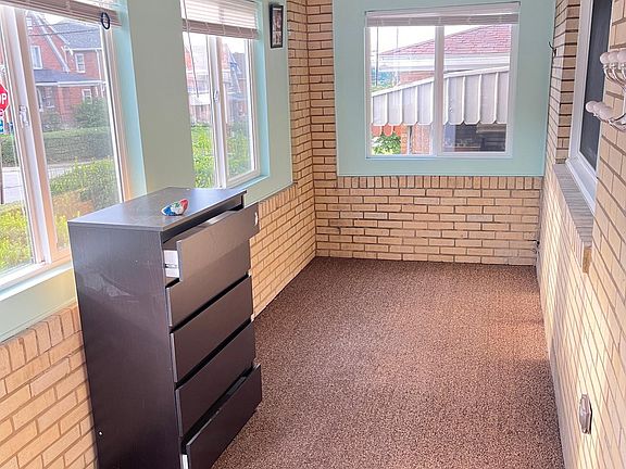 front closed porch/extra room