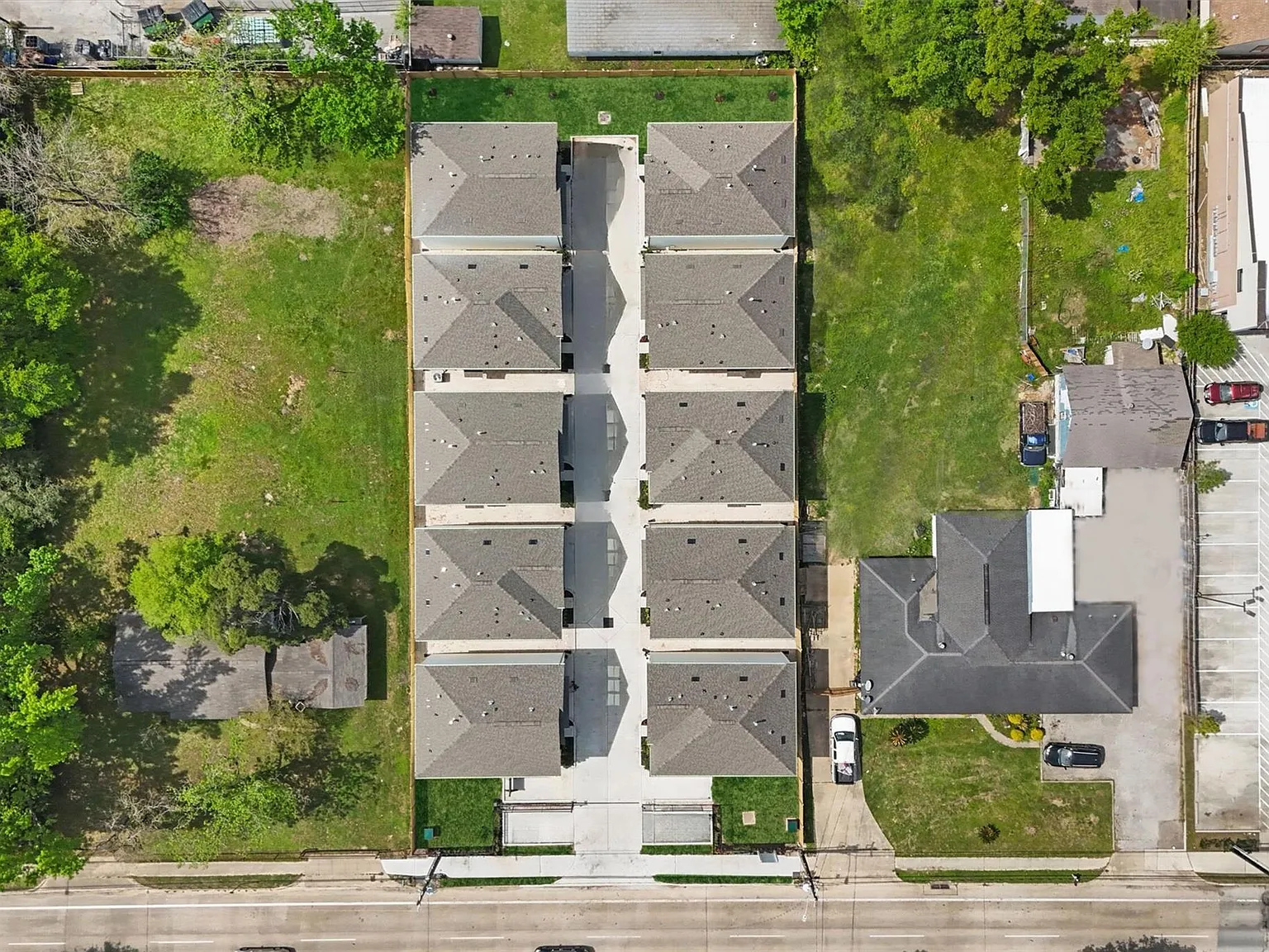 3 bed, 2.5 bath, 1578 sqft, $2,850 — Photo 2