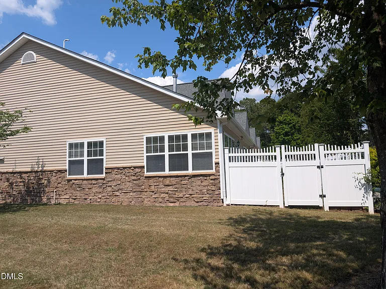 102 Jennel Way — Photo 2