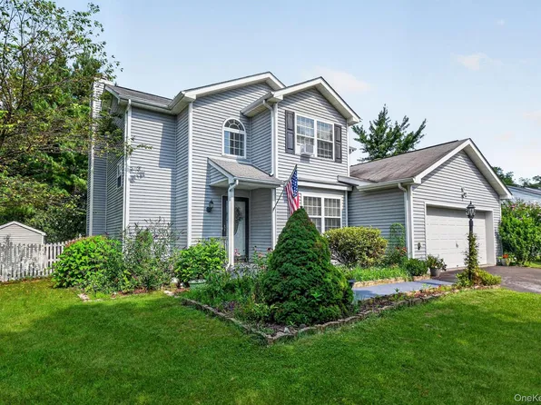 7 Pearlbush Lane, Poughkeepsie, NY 12603