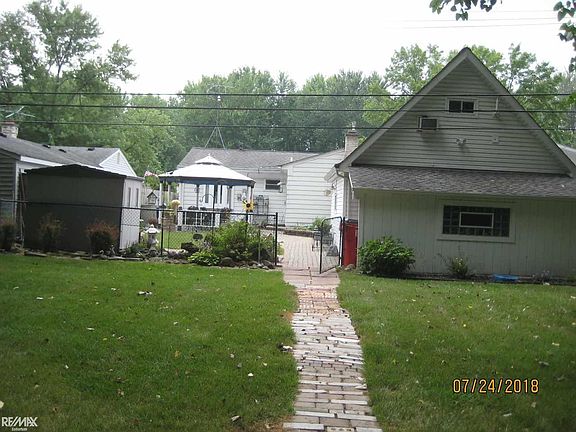 5th image of 25105 Orchid St