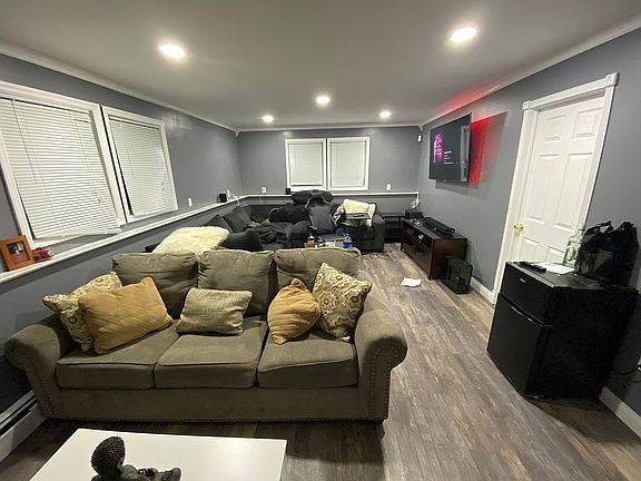 3rd image of 224 Summit Dr