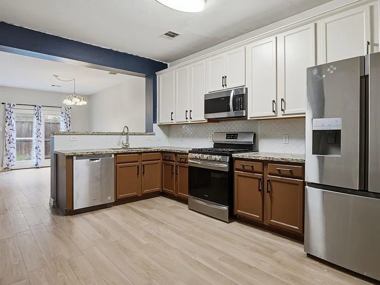 16019 Summerville Lake Dr — Photo 6