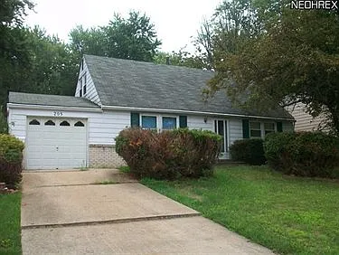 205 Hamrock Dr photo 1