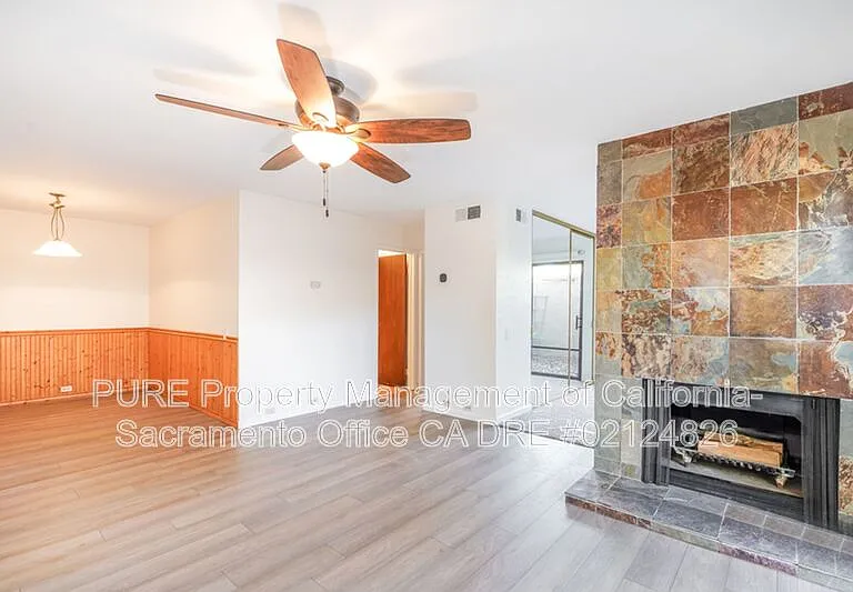 2229 Woodside Ln #4 — Photo 7