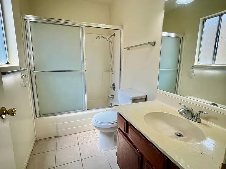925 Loma Ave — Photo 8