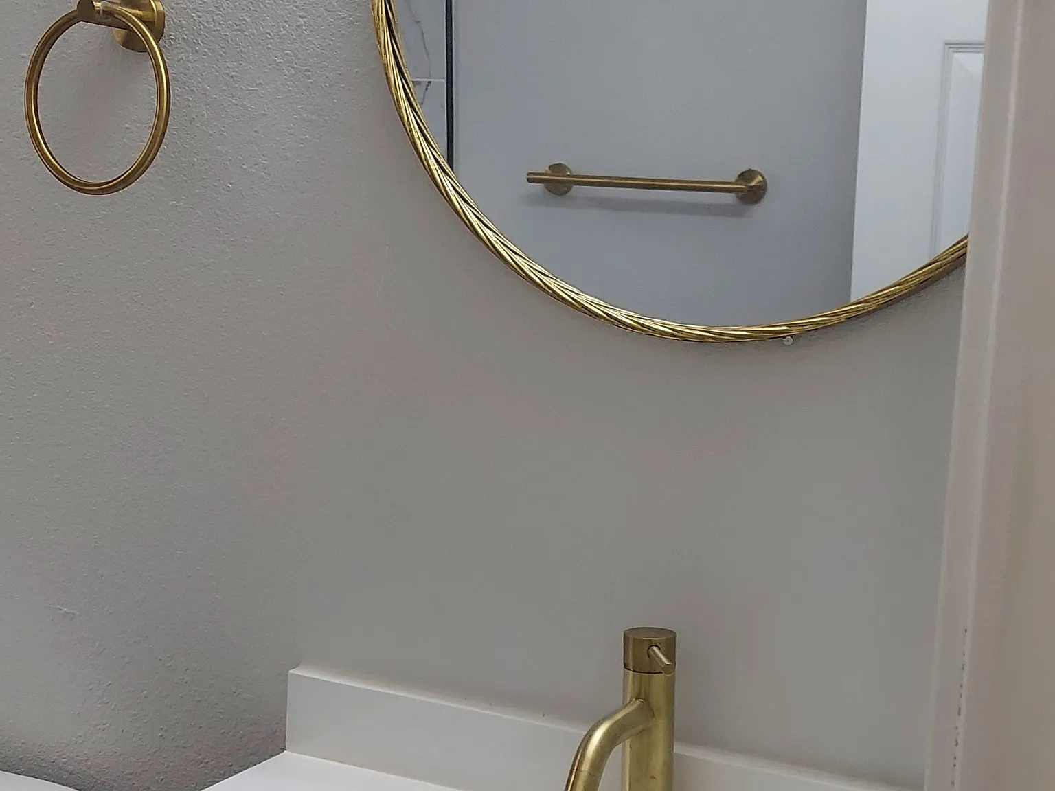 3 bed, 1100 sqft, $1,650 — Photo 3