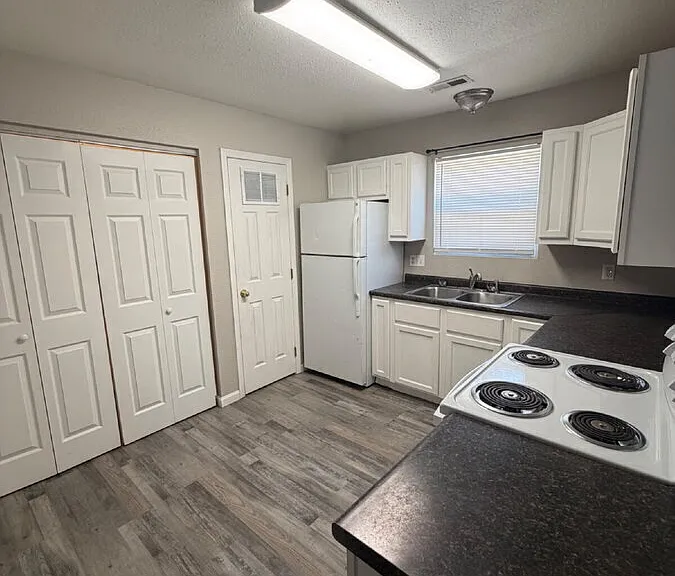 214 Kronos Dr #B — Photo 11