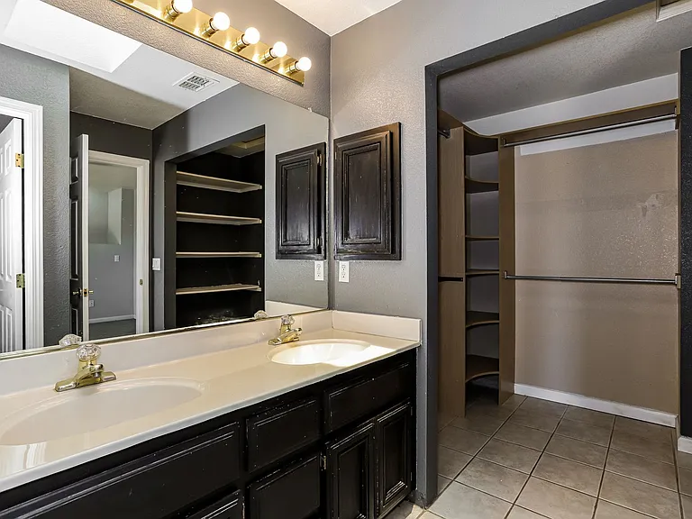 6512 Brockenhurst Dr — Photo 12
