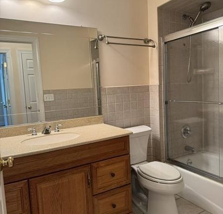 5th image of 23 W Hanover Ave #23A