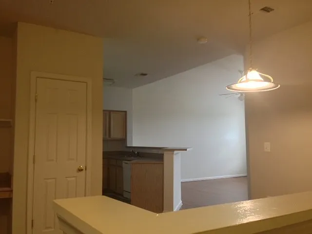 Beautiful 1-Bedroom, Upper Level with Garage in Sought After Carriage Hill on Pantops Mountain — Photo 4