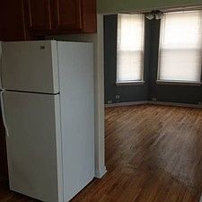 3rd image of 857 N Oakley Blvd APT 1