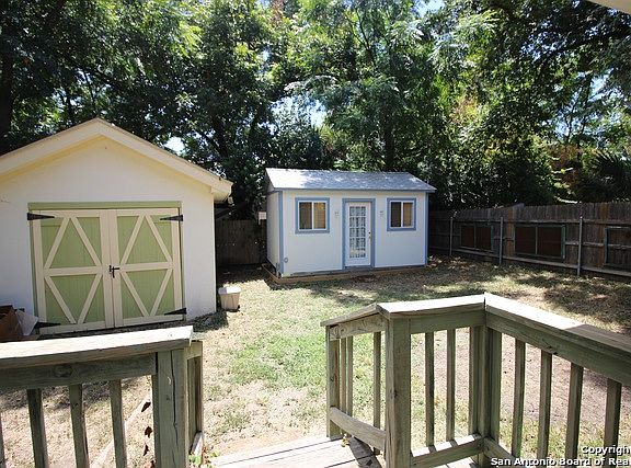 5th image of 818 W Agarita Ave