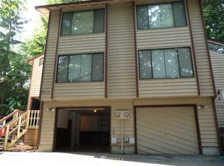 25215 Lake Fenwick Rd, Kent, WA 98032